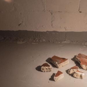 TERRA, 2018. Aguafuerte sobre cobre y travertino romano. 55.5 x 38.5 cm. IH-0043