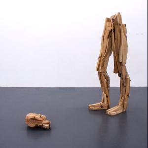 José María guijarro. SIN TÍTULO, 2014. Madera. 165 x 40 x 30 cm; 25 x 40 x 25 cm