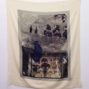 UNA IMPOSTURA (A), 2015. Impresión textil sobre twill de algodón inglés y madera de pino. 164 x 137 x 5 cm