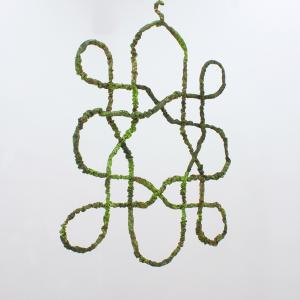 Serpiente / Jardín, 2023. Acero, impresión digital sobre seda y bordado. 100 x 115 x 3 cm. ES-0039